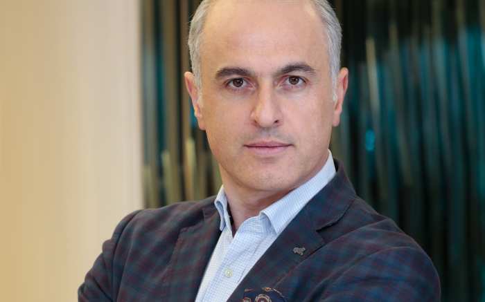 CEP TELEFONUNUN YANLIŞ KULLANIMI BOYUN AĞRISI SEBEBİ