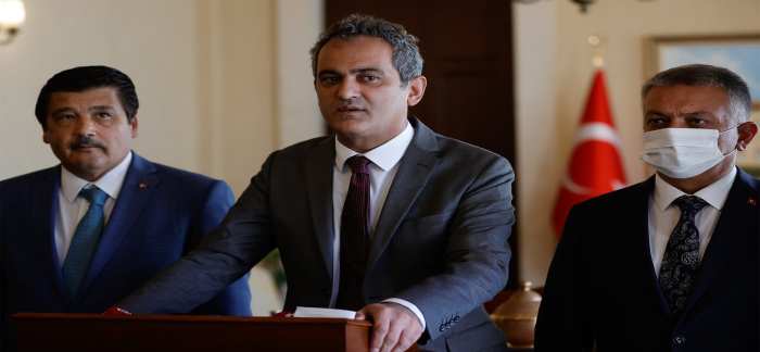 "Toplumda şu anda en güvenli yerler okullar"