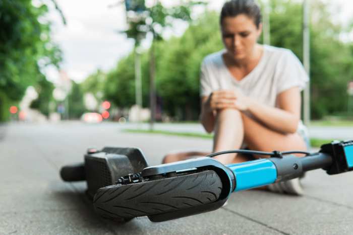 Elektrikli Scooter Kullanırken Koruyucu Ekipmap Şart