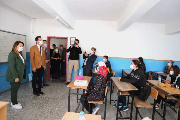 RROF. DR. GÜNAY’DAN BABA OCAĞINDA OKUL ZİYERETİ