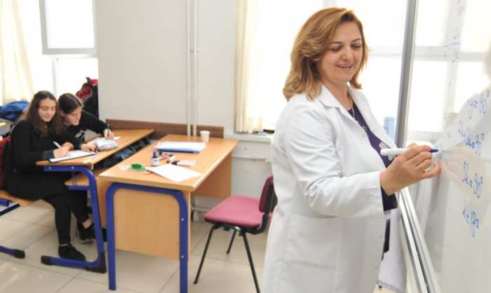 BAKAN ÖZER’DEN TÜM ÖĞRETMENLERE BAŞARI BELGESİ