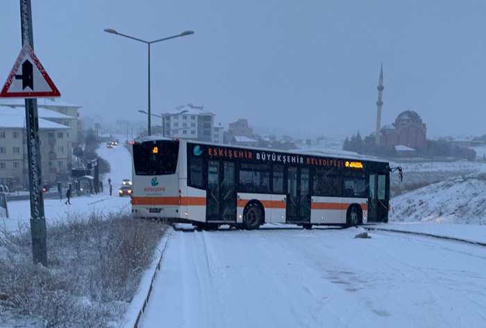 Eskişehir Yine Kar Yağışına Hazırlıksız Yakalandı