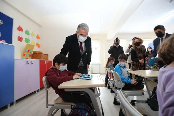 Eskişehir’de Öğrenciler Karne Almanın Heyecanını Yaşadı