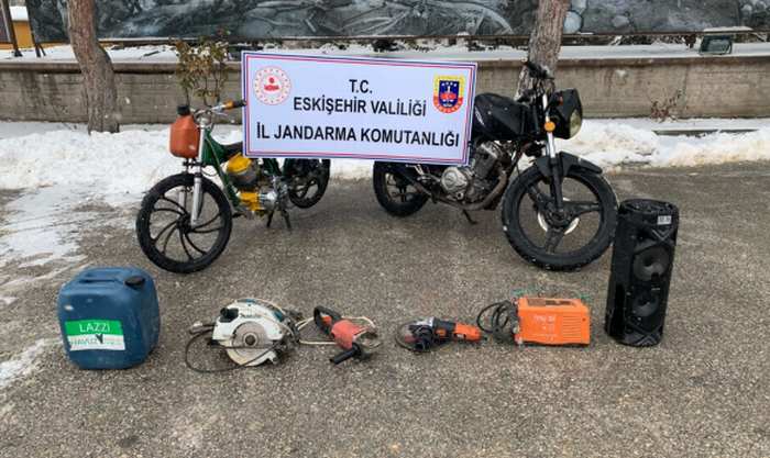 Hırsızlar Jandarmadan Kaçamadılar