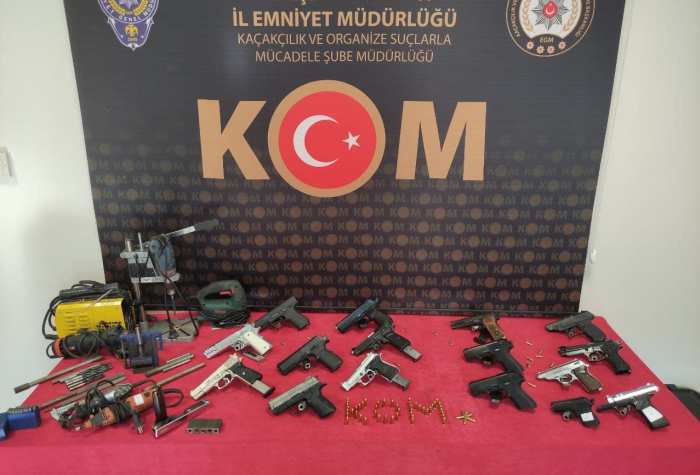Evlerini Silah Atölyesine Dönüştürmüşler