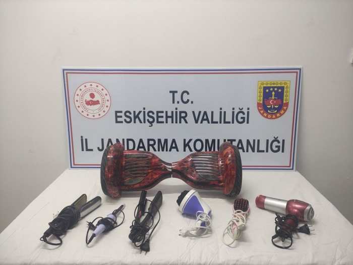 Hırsızlık şüphelisi 7 kişi çaldıkları malzemelerle birlikte yakalandı