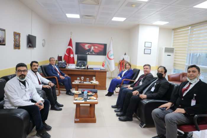 PROF. DR. GÜNAY’DAN SAĞLIK ÇALIŞANLARINA ZİYARET VE TIP BAYRAMI MESAJI