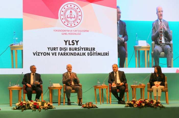 YÖK BAŞKANI YURT DIŞI BURSİYERLER VİZYON VE FARKINDALIK EĞİTİMİNE KATILDI