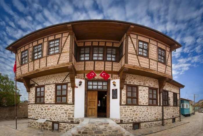 TARİHE TANIKLIK EDEN ZAİMAĞA KONAĞI 100.YILINDA ZİYARETÇİLERİNİ BEKLİYOR