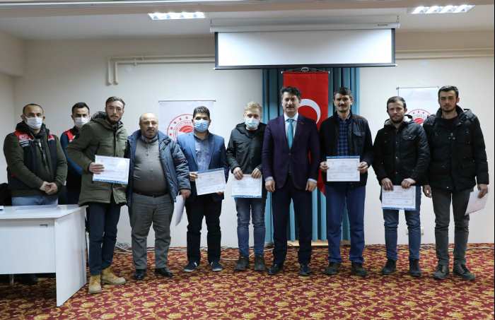 SEYİTGAZİ’DE ARICILAR VE SÜRÜ YÖNETİM ELEMANLARI ARTIK SERTİFİKALI