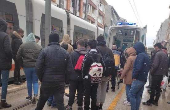 Tramvayın Çarptıı Engelli Kadın Ağır Yaralandı
