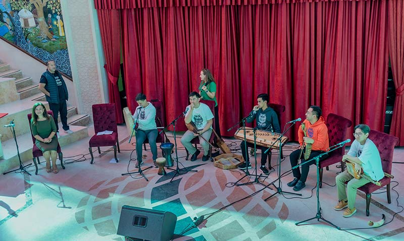 Trk Dnyas’nn Sesi Turan Ethno-Folk Mzik Grubu sevenleriyle TDAMda bulutu