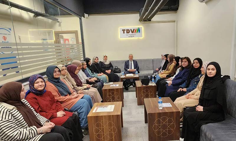 Müftü Gerek, Tıp Fakültesi ve İlayiyat Fakültesi öğrencileri ile bir arya geldi