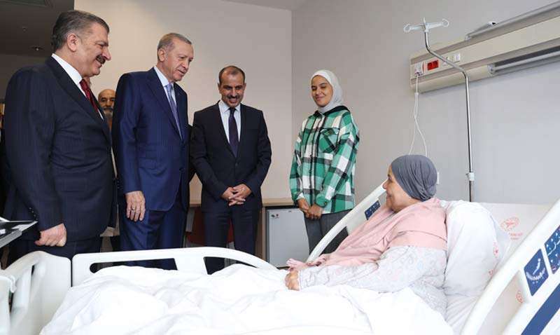 Cumhurbakan Erdoan, Gazze’den getirilen hastalar ziyaret etti