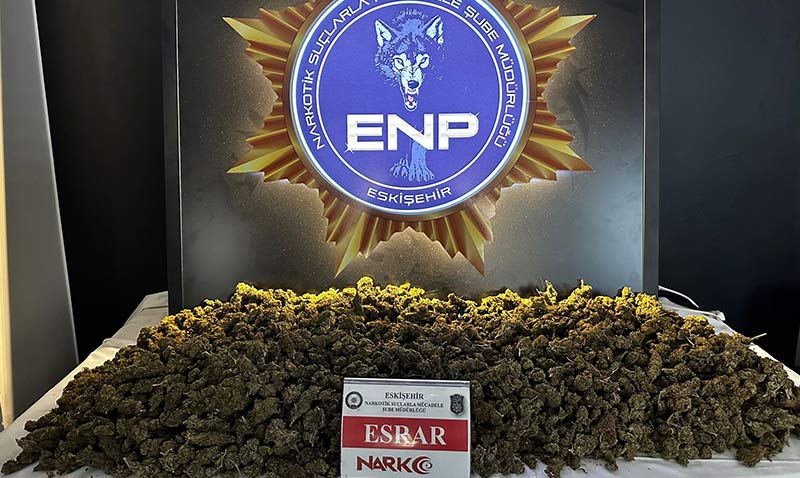 5 kilo esrarla yakalandlar