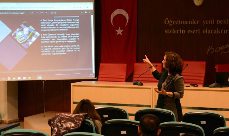Yapay zekâ Eğitim Fakültesinde konuşuldu