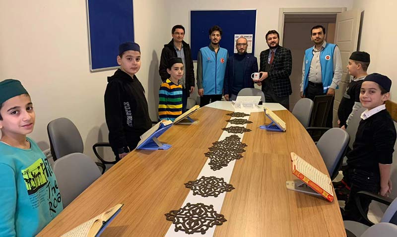 Öğretmenler Günü’nde hafızlık öğreticilerine sürpriz ziyaret