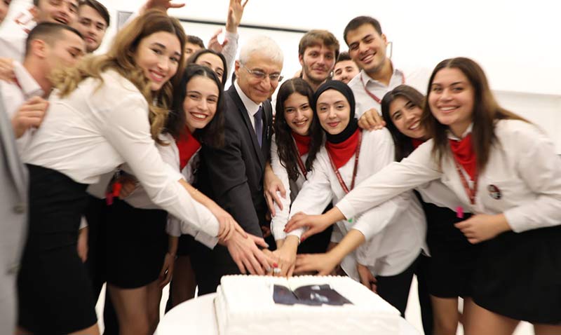 24 Kasım Öğretmenler Günü ESTÜ’de Büyük Bir Coşkuyla Kutlandı