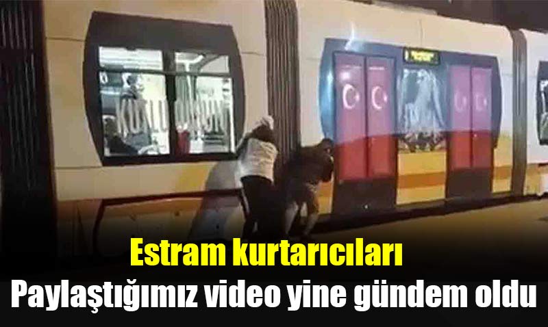 Yolda kalan tramvaya el atan gençler gündeme oturdu