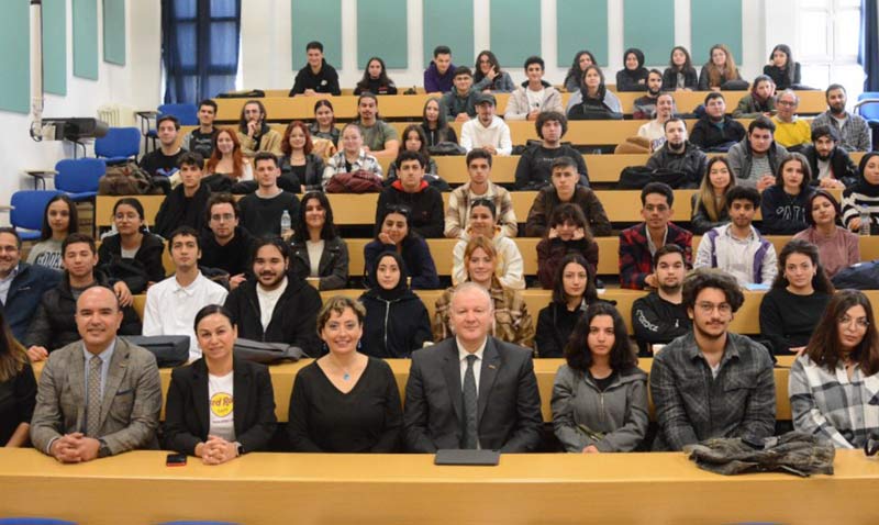 “Cumhuriyetimizin 100. TÜRSAB’ın 50. Yılında Turizmin ve Turizmcinin Geleceği” adlı seminer gerçekleştirildi