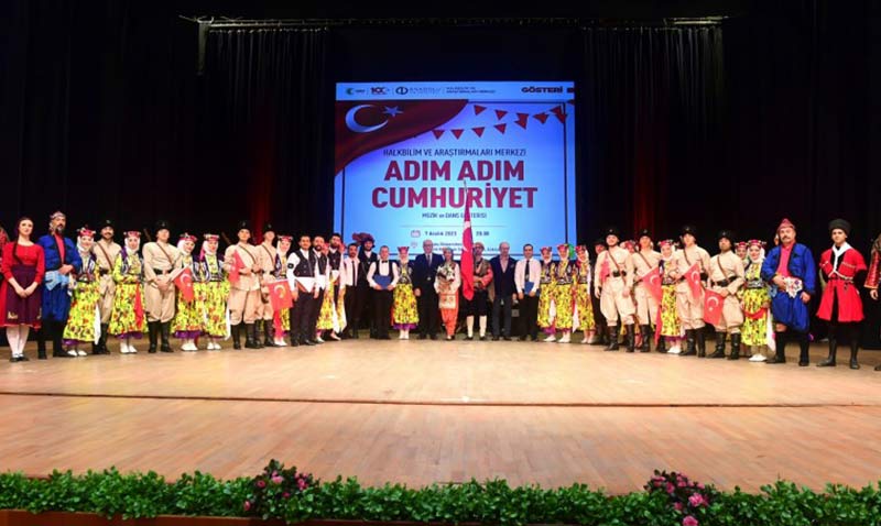 Halkbilimden Adm Adm Cumhuriyet gsterisi