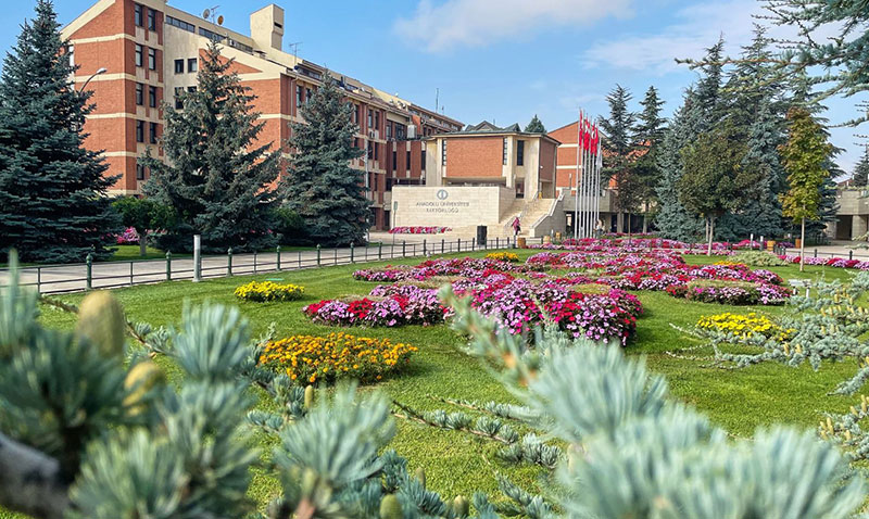 Anadolu niversitesinde bakm, onarm ve yenileme almalar tm hzyla devam ediyor