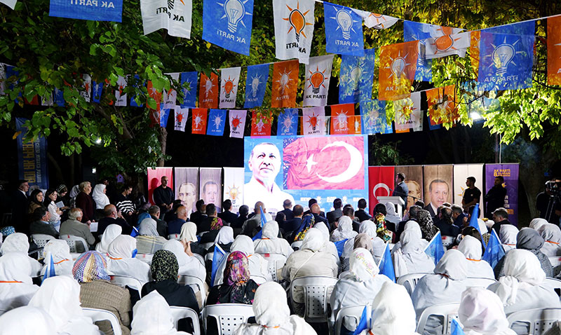 AK Parti Eskiehirde Sarcakaya ve Mihalgazi ilelerinde cokulu kongre