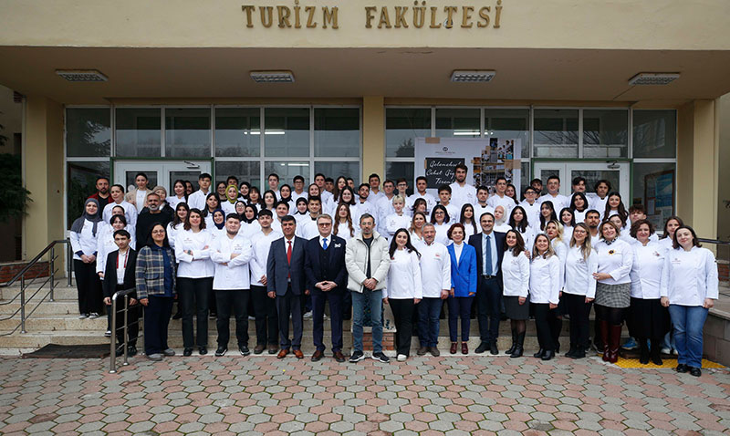 Turizm Fakültesinde “Geleneksel Ceket Giyme Töreni” gerçekleştirildi