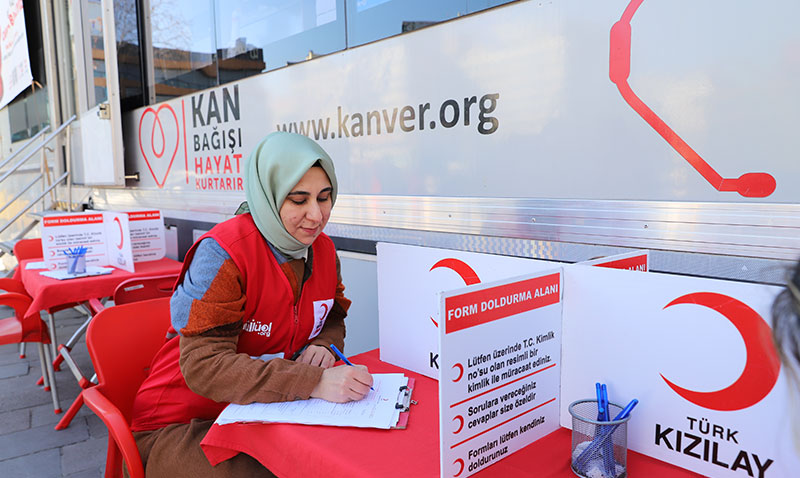 Kızılay Kadın Gönüllüleri’nden “Candan Bağlıyız” Kampanyasına Destek