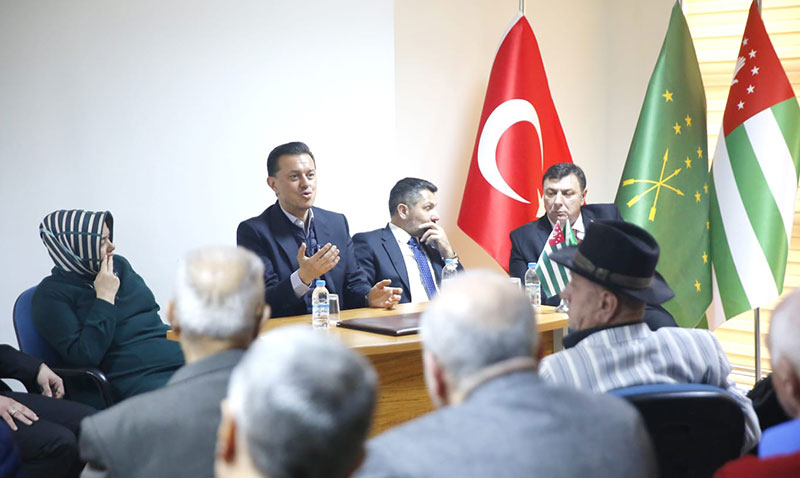 Hatipoğlu dernek ziyaretlerine devam ediyor
