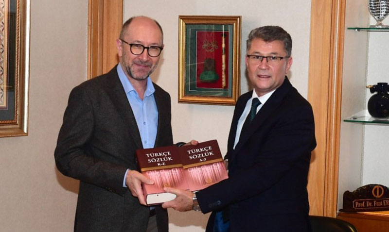 Trk Dil Kurumu Bakan Prof. Dr. Osman Mertten Rektr Erdal’a ziyaret