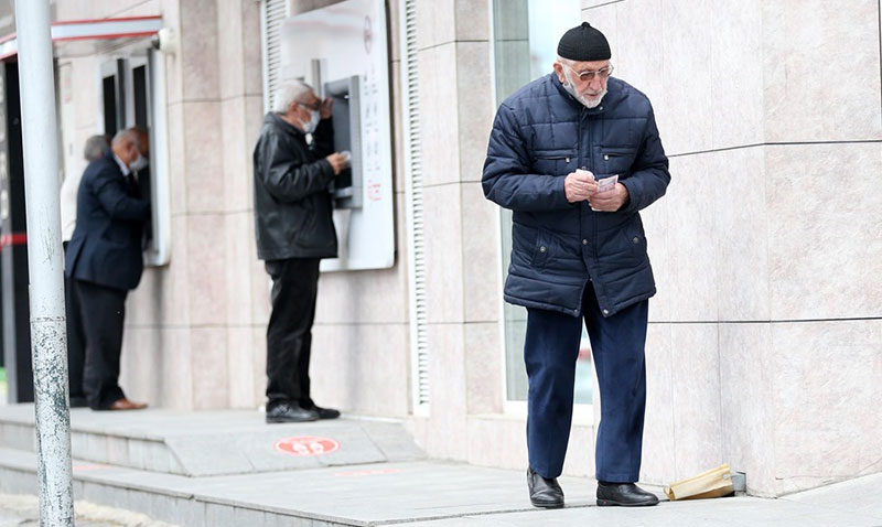 Şubat ayında 6,3 milyar TL yaşlı aylığı ve engelli aylıklarını hesaplara yattı