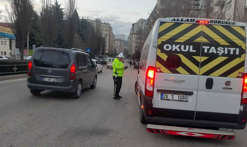 Kurallara uymayan okul servisleri denetimlere takıldı