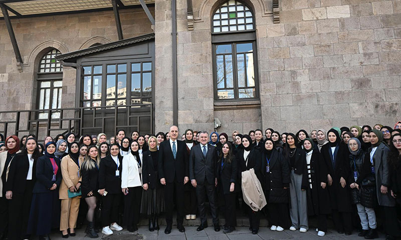 “Diplomasi ve teknolojide çok güçlü, iyi bir gençlik geliyor”