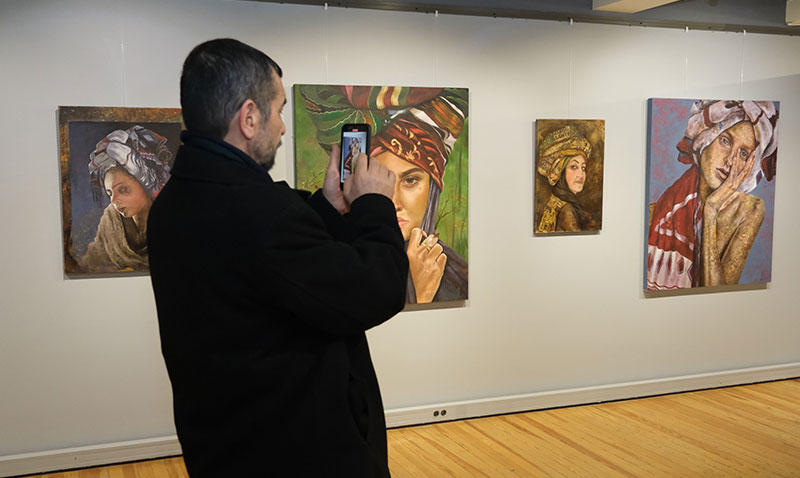 "Farklı zamanlarda" Sanat severlerle buluştu