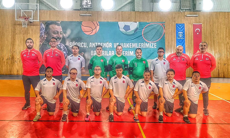 Down Sendromlular Futsal Milli Takmmz, Kocaeli’de Kampa Girdi