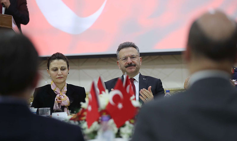 Vali Aksoy Şehit Aileleri ve Gaziler Onuruna İftar Yemeği Düzenledi