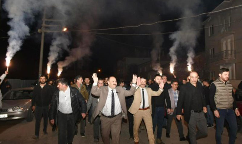İnönü’de Serhat Hamamcı’nın ziyaretleri salonlara sığmıyor