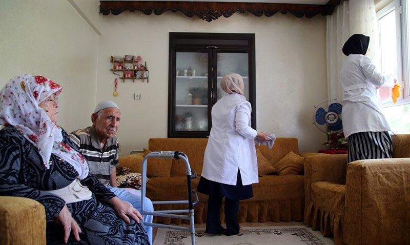 Evde bakım sisteminden 140 bin yaşlı yararlanıyor