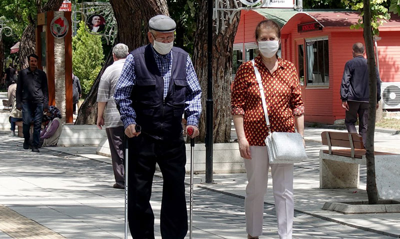 Mart ayında 4,8 milyar TL yaşlı ve engelli aylığı ödemesi yapıldı