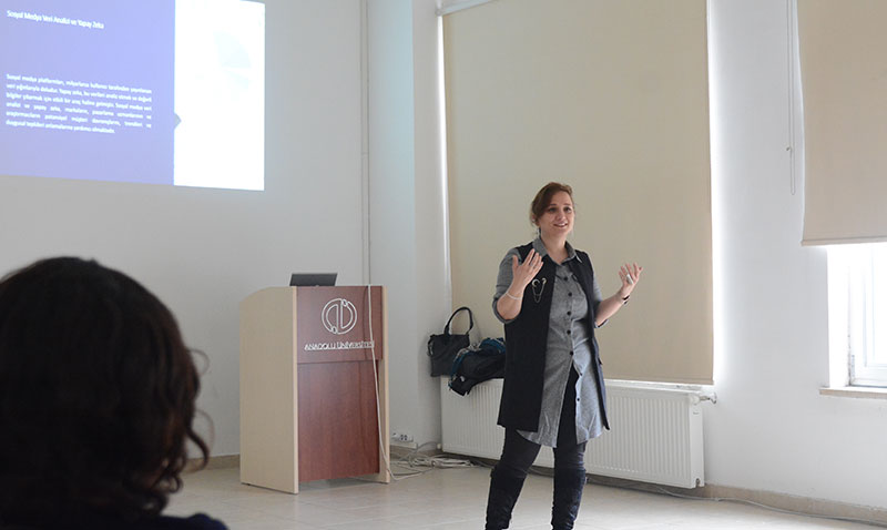 İBF’de “Sosyal Medyada Yapay Zekâ ile Veri Analizi” konuşuldu