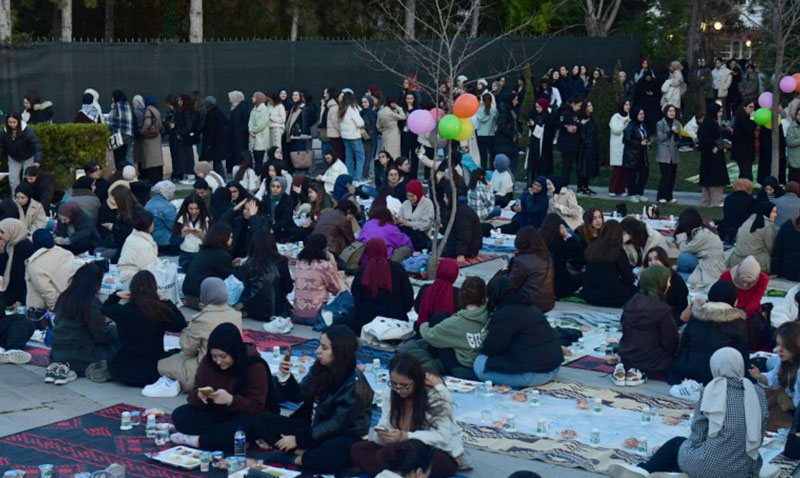 Anadolu niversitesi rencileri HHnn dzenledii iftar programnda bir araya geldi