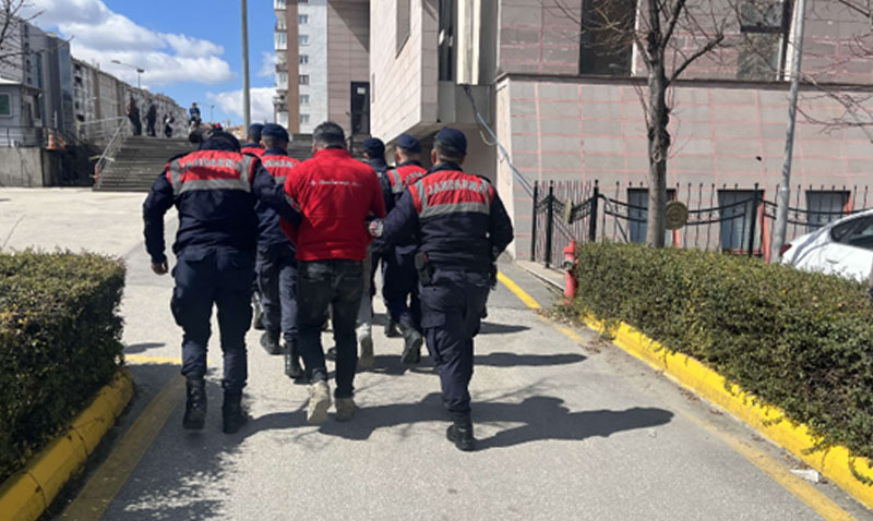 Hırsızlar jandarmadan kaçamadı