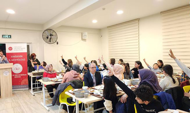 Dünya Yetimler Günü’nde İl Müftülüğü’nden Çocuklara İftar Sofrası