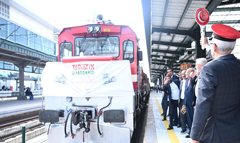 Turistik Diyarbakır Ekspresi ilk seferine uğurlandı