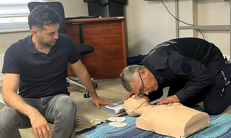 Sağlık müdürlüğünden itfaiyecilere ilk yardım eğitimi