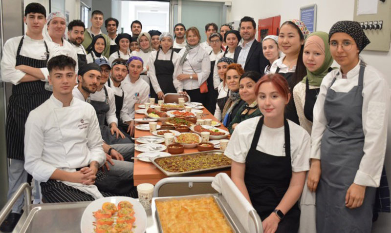 “TÖMER Öğrencileri ile Mutfak Uygulamaları” EMYO’da gerçekleştirildi