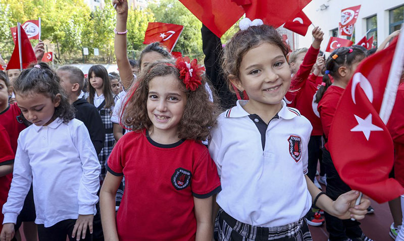 Gelecein Dnyasnda ocuk ve ocukluk temasyla ilk kez ocuk Zirvesi Dzenlenecek