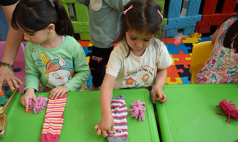 Özdilek Eskişehir’de Eğlenceli Çorap Kukla Atölyesi
