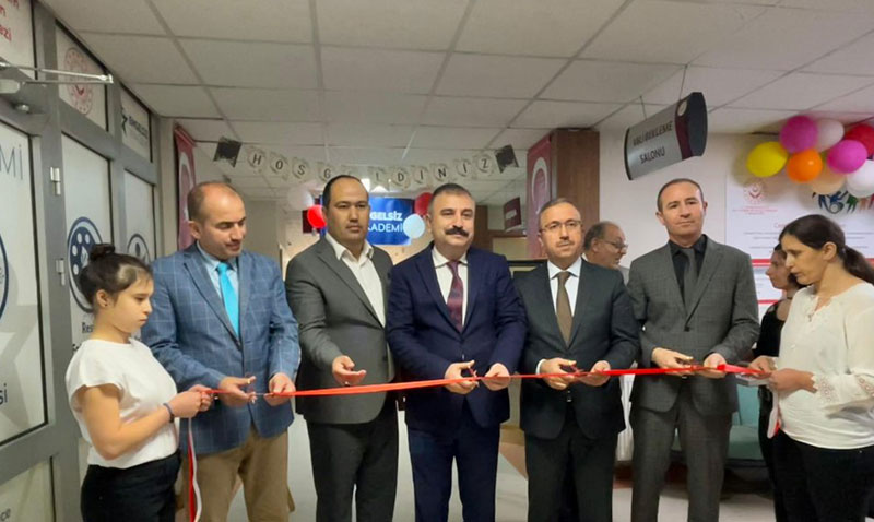 Engelsiz Atölye Sergisi Açıldı